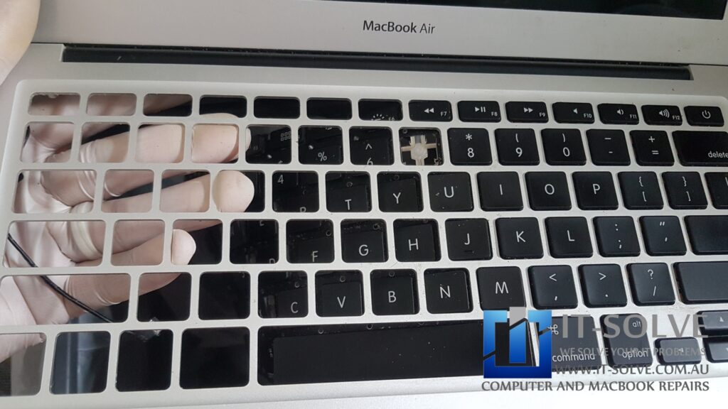 Removing faulty keyboard of Macbook Air A1466