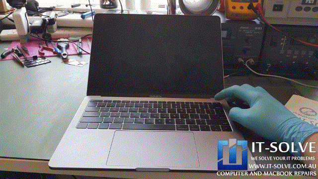 how to turn on macbook pro after battery dies