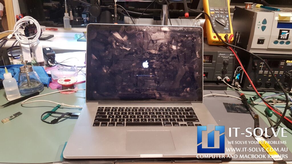 Macbook Pro Retina turns on after graphic card repair