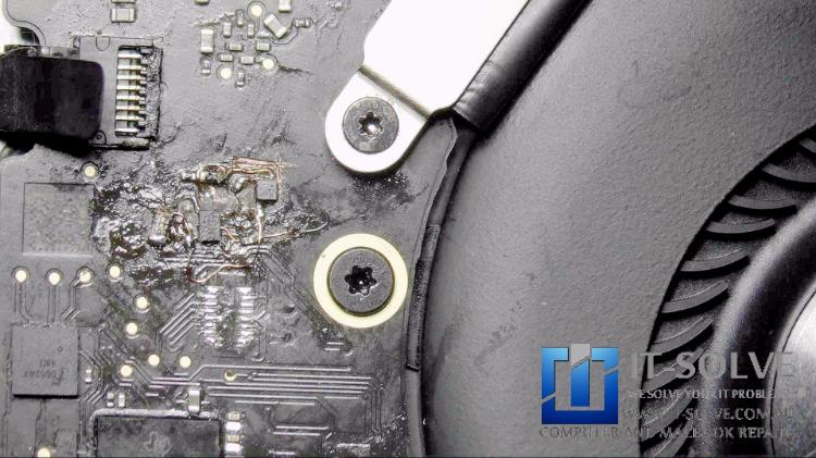 Oxidised and destroyed traces for the charging chip of Macbook A1708