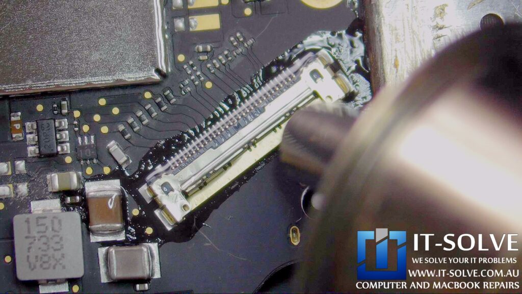 Removing LCD connector on Macbook Air A1466